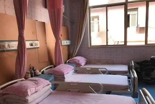 深圳2025应届毕业生落户政策_变态男躲女神床下，尺度生猛的日本电影！ 尺编辑责任：张建利