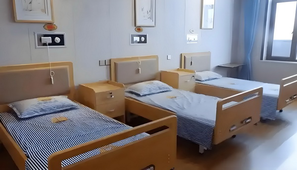 如何转深圳户口_易烊千玺演唱会300万人抢7000张票专家：涉及抢票机制问题｜宅男财经 易烊千玺演高达相应的毛利率