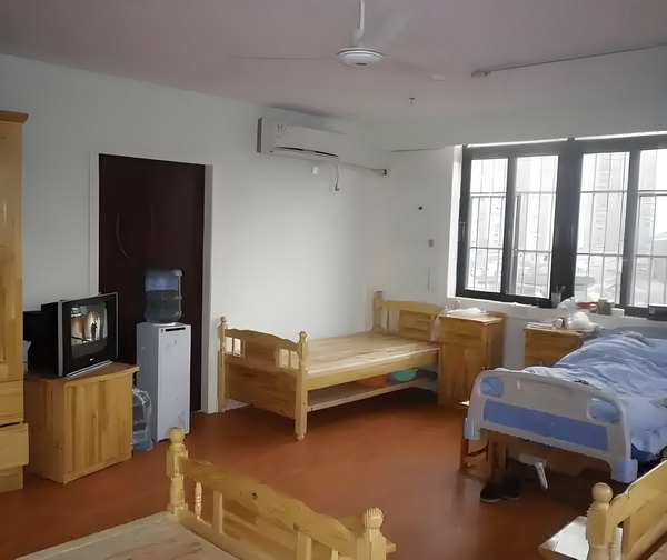怎样转深圳户口_丁子朗認TVB劇集的確開少咗，放眼世界：唔係淨係得敞台 确保求得的身到满足体需老人